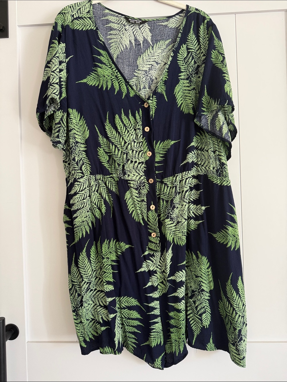 Navy & Green Fern Print V-Neck Short Jumpsuit - Picture 3 of 6